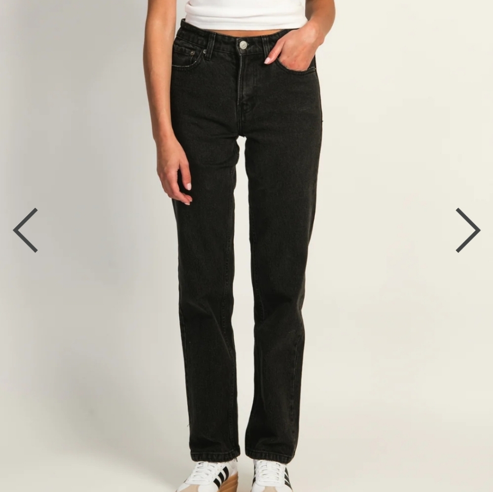 Harlow Mid Rise Black Jeans Size 27